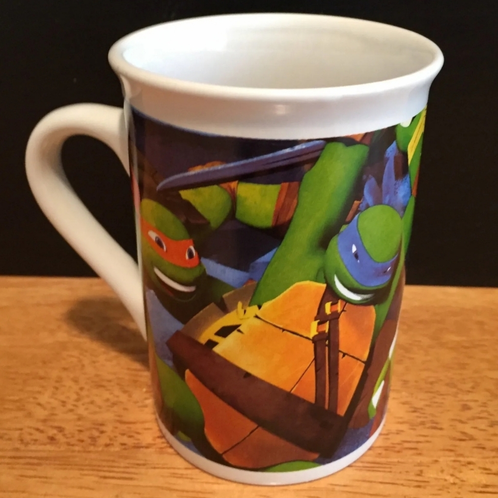 TMNT Mug & Book Bundle - Mug Lipped (Frankford Candy Viacom) 2014 10 oz.
